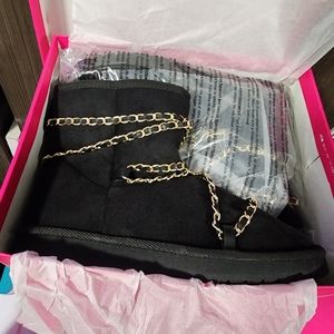 Shoedazzle CAASY CHAIN DETAIL FUZZIE Booties